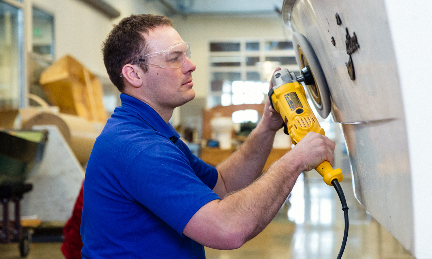 Cruiser's College Instructor Jeff Paxson teaches How to Care for a Fiberglass Boat