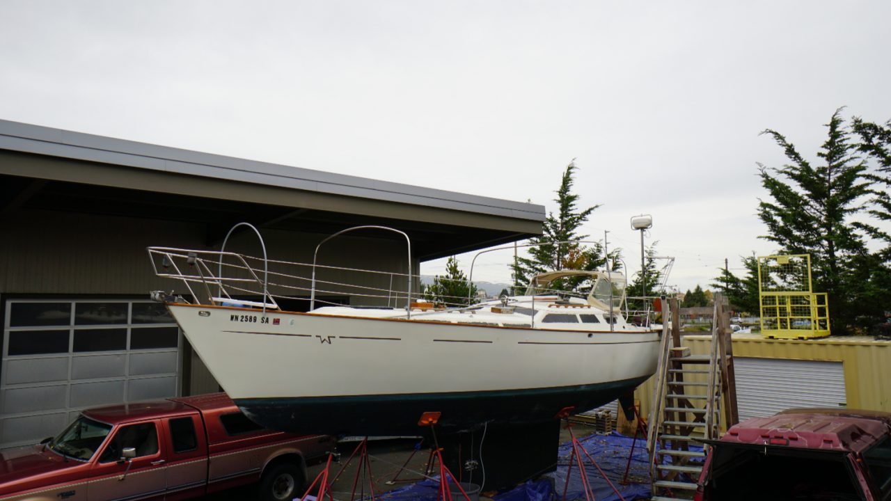 painting a sailboat mast